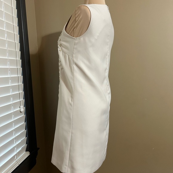 Chic Sleeveless White Cram Dress with Embellishments - Picture 4 of 5